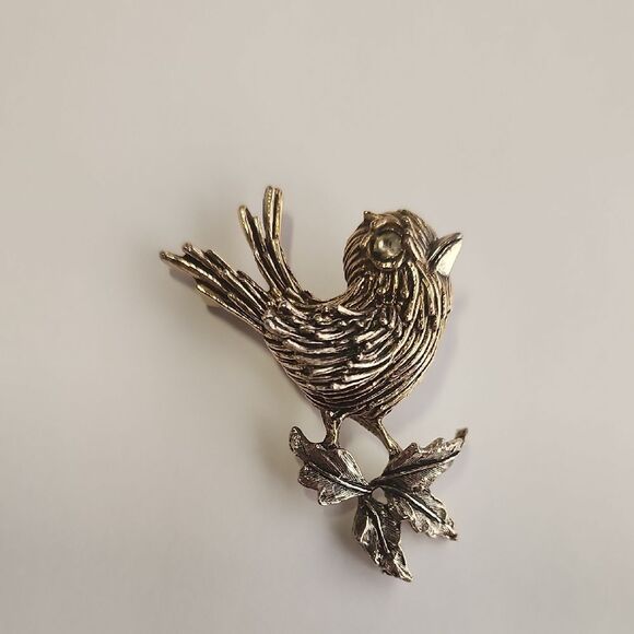 ART Gold Vintage Bird Brooch with Intricate Feather Design - Picture 1 of 4